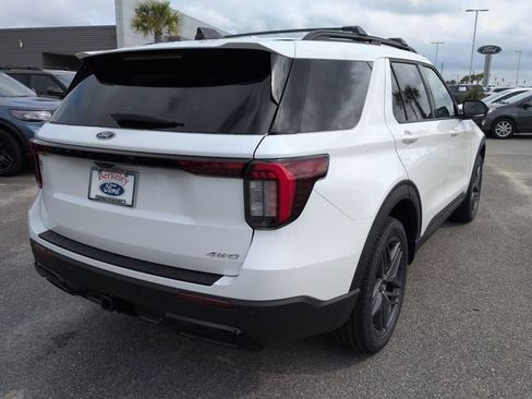New 2026 Ford Explorer ST-Line w/ ST-Line Street Pack AWD/4WD image 4