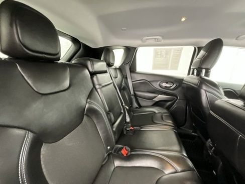 Used 2019 Jeep Cherokee Latitude Plus w/ Comfort/Convenience Group image 14