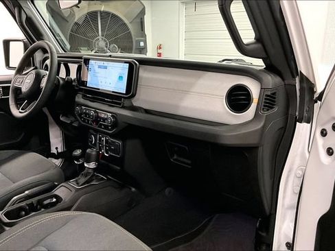 Used 2024 Jeep Wrangler Unlimited Sport AWD/4WD image 18