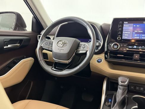 Used 2021 Toyota Highlander XLE FWD image 27