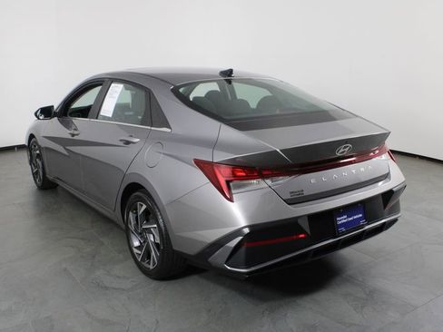 Certified 2024 Hyundai Elantra SEL w/ Convenience Package FWD image 4