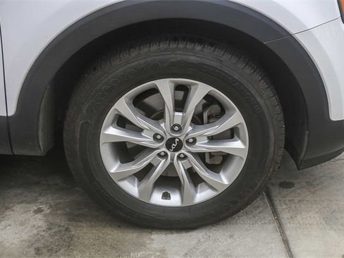 Certified 2022 Kia Telluride LX image 12