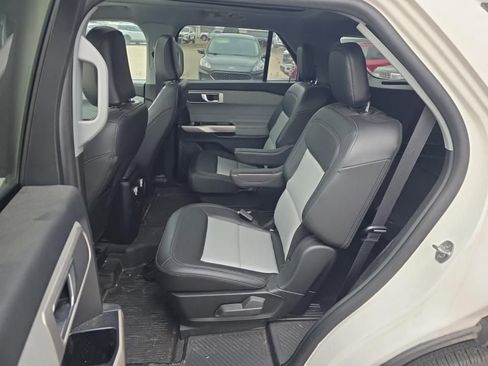 Used 2023 Ford Explorer XLT w/ Equipment Group 202A image 3