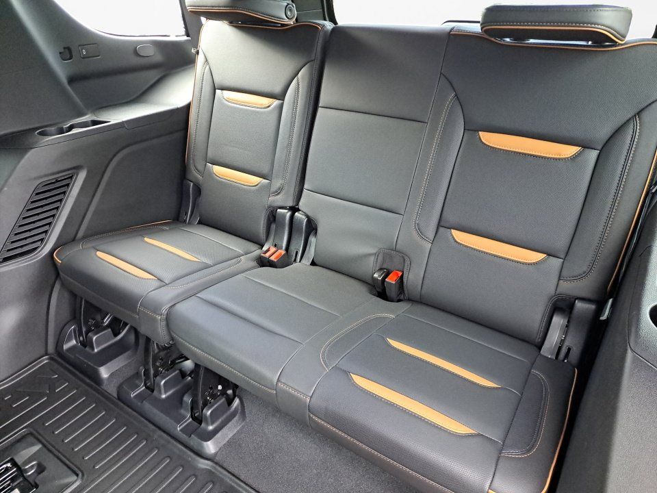 Used 2023 GMC Yukon AT4 w/ Technology Package AWD/4WD image 13