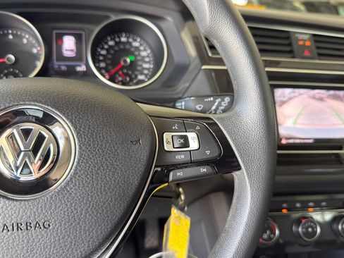 Used 2020 Volkswagen Tiguan S image 18