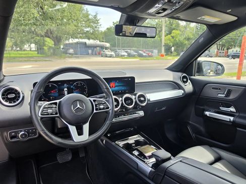 Used 2020 Mercedes-Benz GLB 250 4MATIC w/ Premium Package image 13