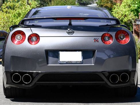 Used 2011 Nissan GT-R Premium AWD/4WD image 5