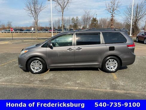 Used 2011 Toyota Sienna XLE w/ XLE Navigation Pkg image 3