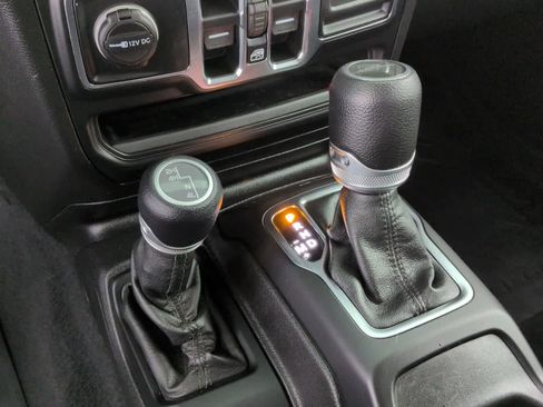 Used 2021 Jeep Gladiator Sport image 31