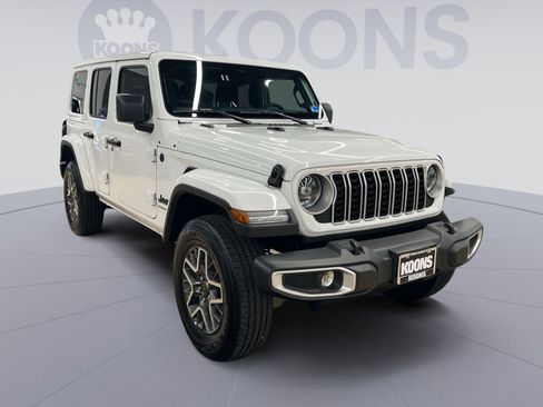 Used 2025 Jeep Wrangler Unlimited Sahara AWD/4WD image 8