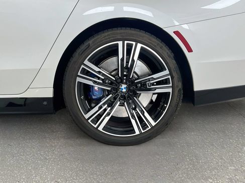 Used 2023 BMW 760i xDrive w/ Executive Package AWD/4WD image 33