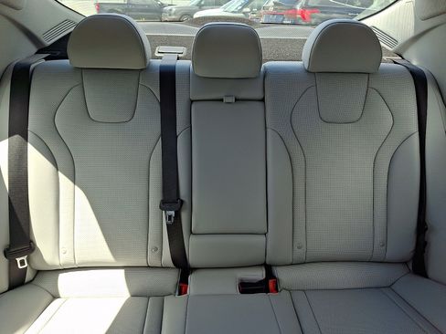Used 2024 Hyundai Elantra Limited FWD image 19