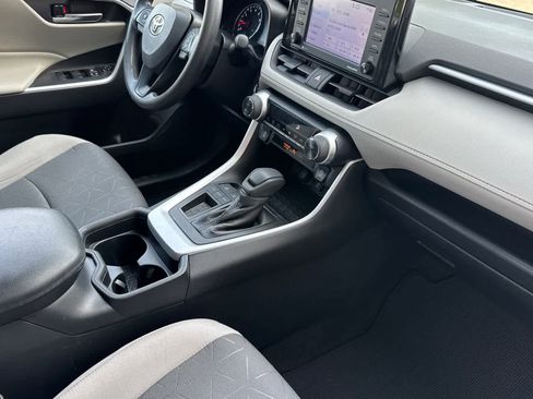 Used 2021 Toyota RAV4 XLE w/ Carpet Mat Package (TMS) FWD image 16