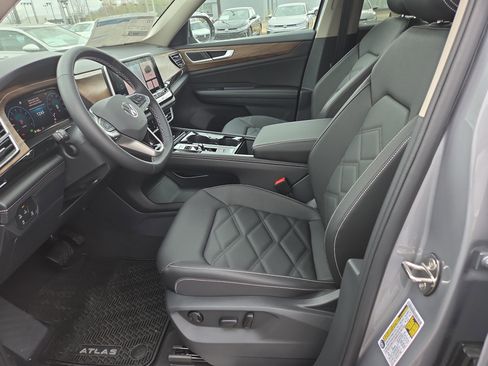 New 2026 Volkswagen Atlas SE FWD image 4