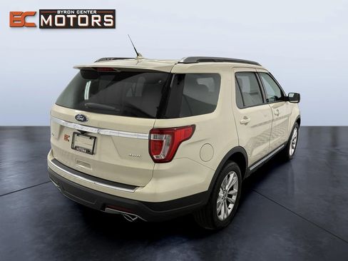 Used 2018 Ford Explorer XLT w/ Equipment Group 202A AWD/4WD image 6