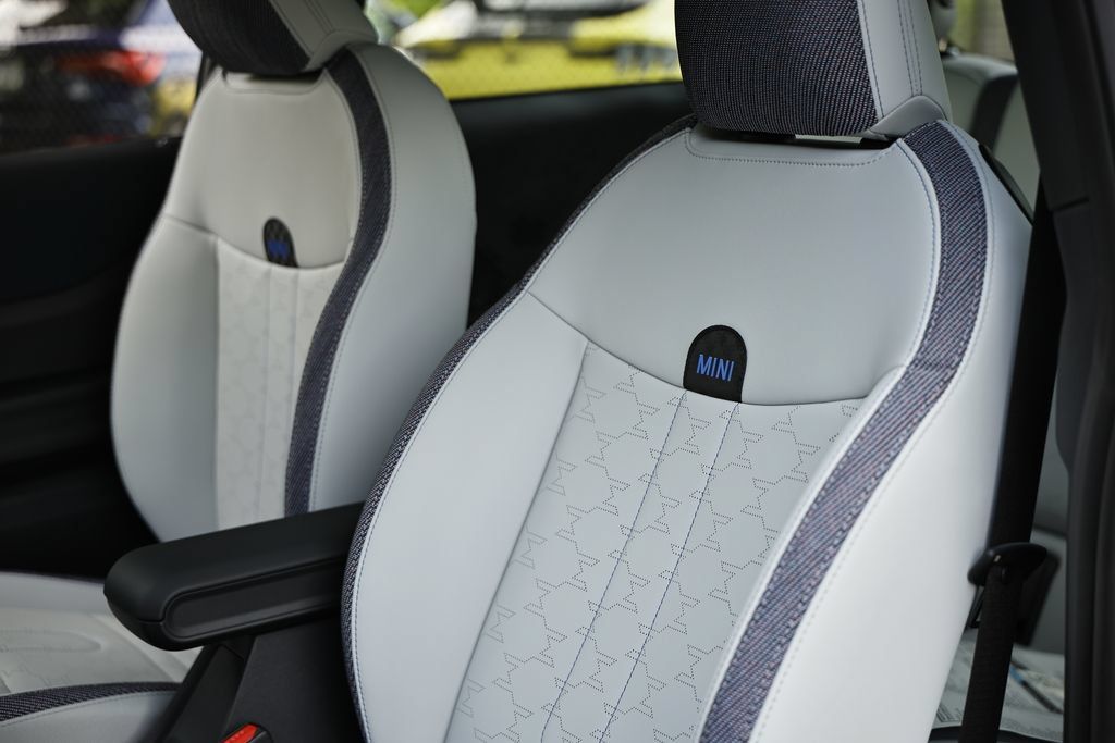 New 2026 MINI Cooper 2-Door Hardtop FWD image 20