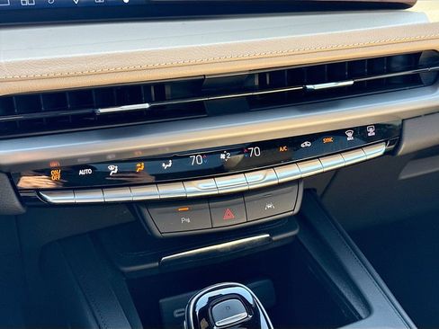 Used 2024 Cadillac XT4 Luxury image 15