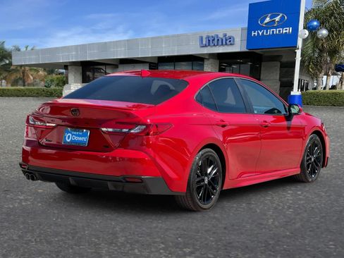 Used 2025 Toyota Camry SE FWD image 3