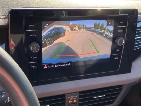 Used 2025 Volkswagen Jetta SE FWD image 16