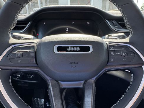 New 2025 Jeep Grand Cherokee Limited w/ Black Appearance Package AWD/4WD image 19