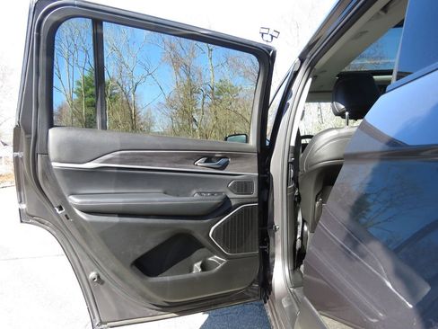 Used 2022 Jeep Grand Cherokee L Limited image 20