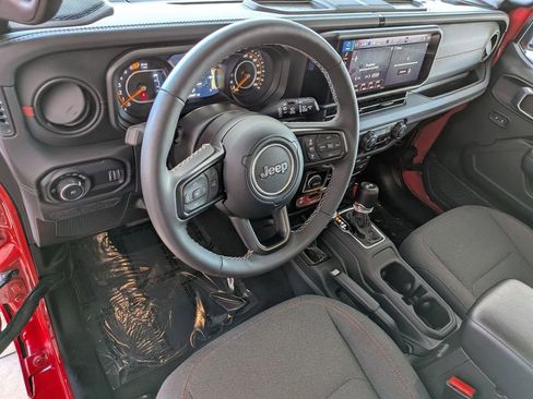 Used 2025 Jeep Wrangler Unlimited Rubicon w/ Convenience Group image 13