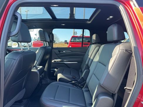 Used 2025 Chevrolet Traverse Z71 w/ Enhanced Driving Package image 12