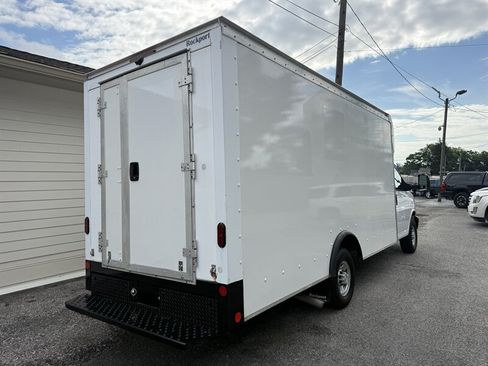 Used 2022 Chevrolet Express 3500 w/ Power Convenience Package RWD image 8