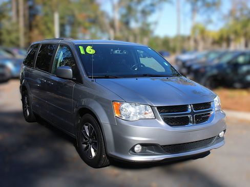 Used 2016 Dodge Grand Caravan SXT image 24