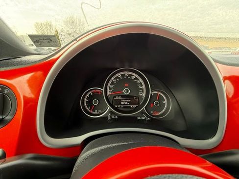 Used 2018 Volkswagen Beetle 2.0T S w/ Style & Comfort Package image 14