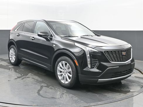 Used 2023 Cadillac XT4 Luxury w/ Cold Weather Package image 5
