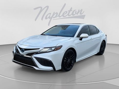 Used 2022 Toyota Camry XSE FWD image 1