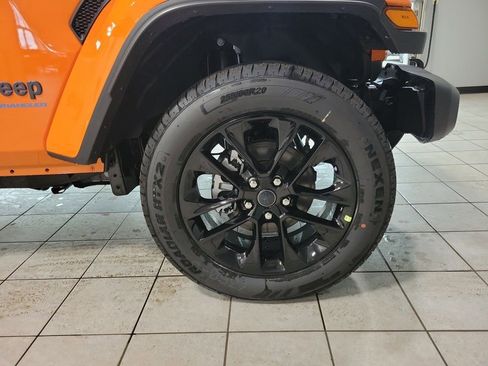 New 2025 Jeep Wrangler Unlimited Sahara w/ Safety Group AWD/4WD image 28