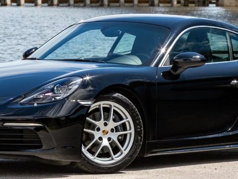 Used 2024 Porsche 718 Cayman w/ Sport Chrono Package RWD image 1