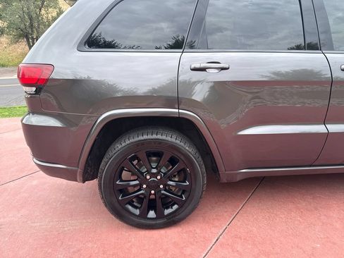 Used 2018 Jeep Grand Cherokee Altitude AWD/4WD image 34