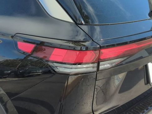 Certified 2025 Volkswagen Tiguan S image 8