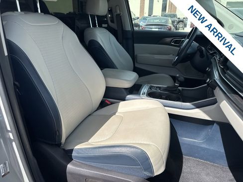 Used 2025 Kia Carnival SX Prestige image 9