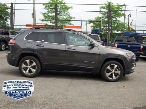 Used 2022 Jeep Cherokee Limited AWD/4WD image 2