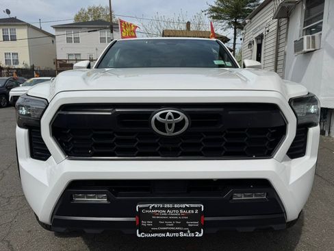 Used 2024 Toyota Tacoma TRD Off-Road image 5