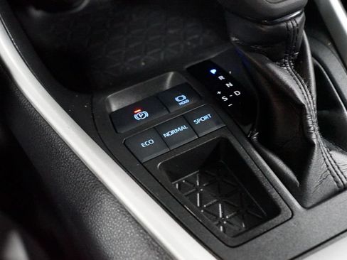 Certified 2022 Toyota RAV4 XLE w/ Convenience Package FWD image 21