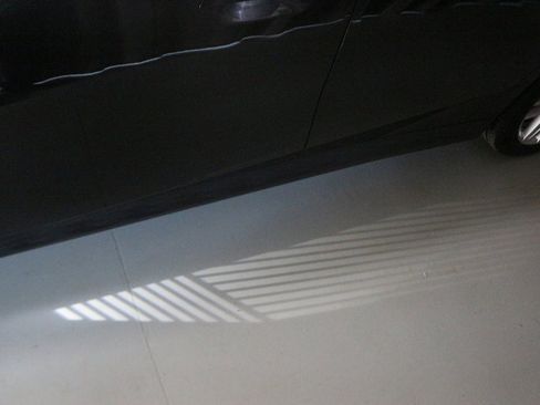 Used 2025 BMW 530i xDrive w/ Premium Package image 11