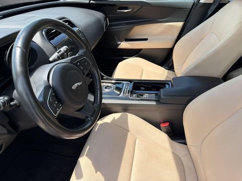 Used 2018 Jaguar XE RWD image 21