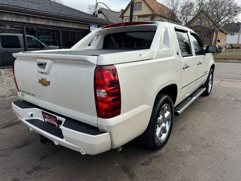 Used 2013 Chevrolet Avalanche LTZ image 6
