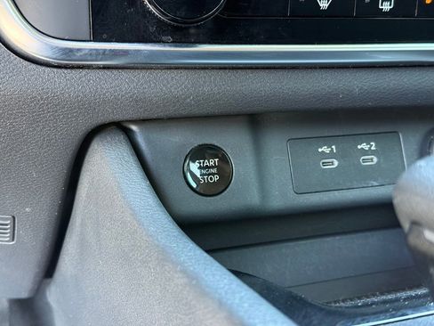 Used 2024 Nissan Rogue S FWD image 25