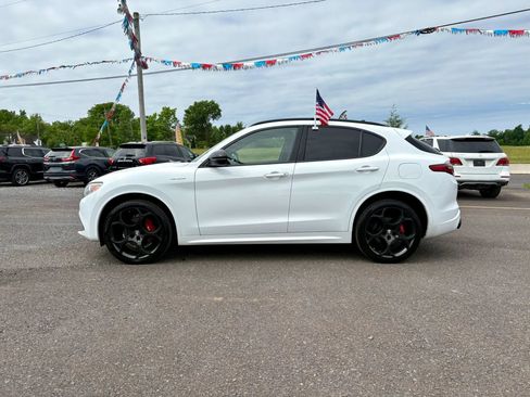 Used 2022 Alfa Romeo Stelvio Veloce AWD/4WD image 2