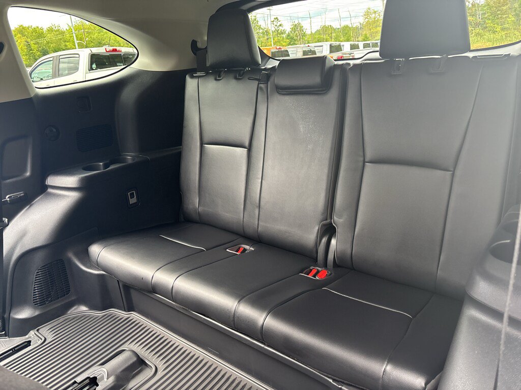 Used 2022 Toyota Highlander XLE AWD/4WD image 34