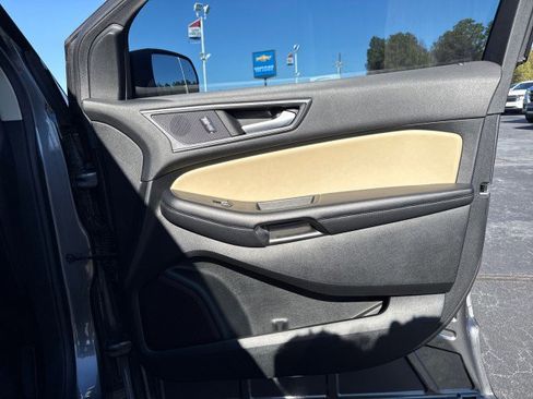 Used 2022 Ford Edge SE image 12