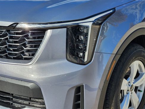 New 2025 Kia Sorento LX image 6