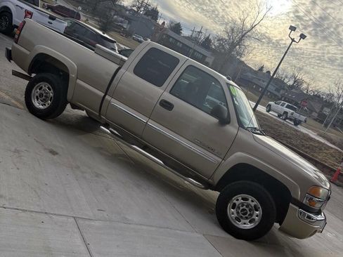 Used 2004 GMC Sierra 2500 SLE image 1