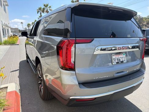 Certified 2023 GMC Yukon XL SLT w/ SLT Premium Package AWD/4WD image 7